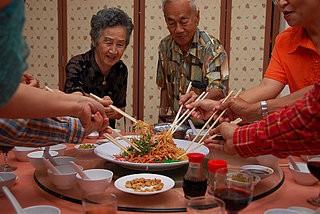 mixing the "yee sang"