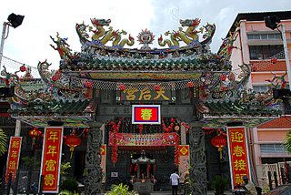 chinese temple along muntri street