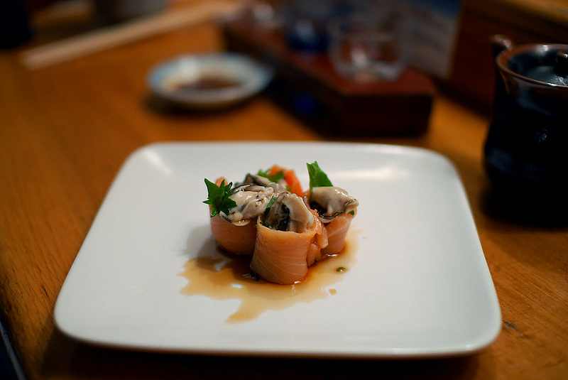 kaki (oysters) wrapped in salmon